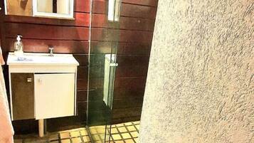 Family Chalet, 2 Bedrooms, Accessible, Garden View | Bathroom | Shower, towels