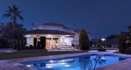 Large Luxury Villa , with Large Gardens , pool ,gym and tennis court.