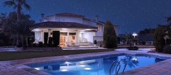Large Luxury Villa , with Large Gardens , pool ,gym and tennis court.
