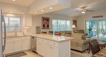 3 Bedroom, Huge Pool, Hot Tub, Screened in Lanai in the coveted 500 block