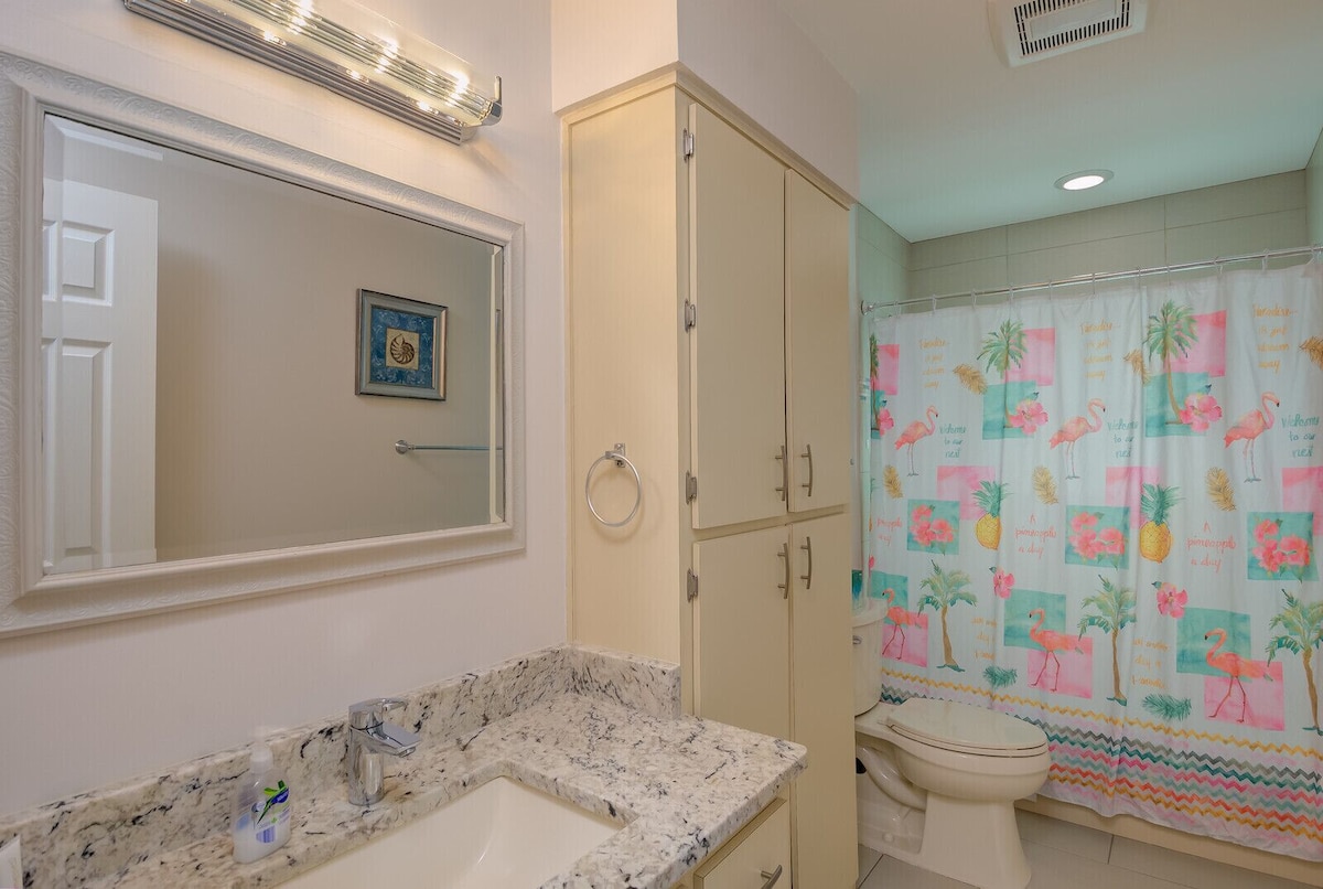 Photo 15 of 3 Bedroom, Huge Pool, Hot Tub, Screened in Lanai in the coveted 500 block