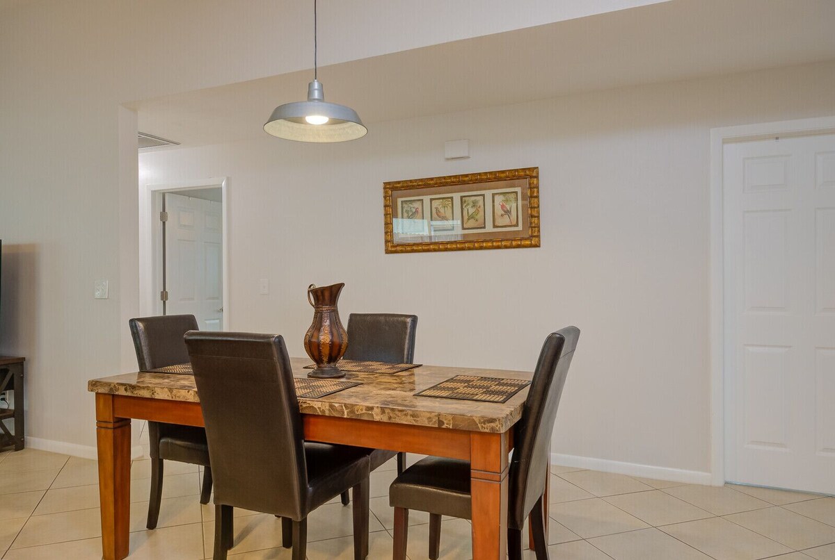 Photo 13 of 3 Bedroom, Huge Pool, Hot Tub, Screened in Lanai in the coveted 500 block