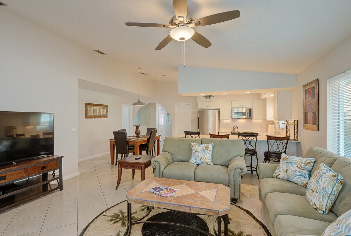 Photo 8 of 3 Bedroom, Huge Pool, Hot Tub, Screened in Lanai in the coveted 500 block
