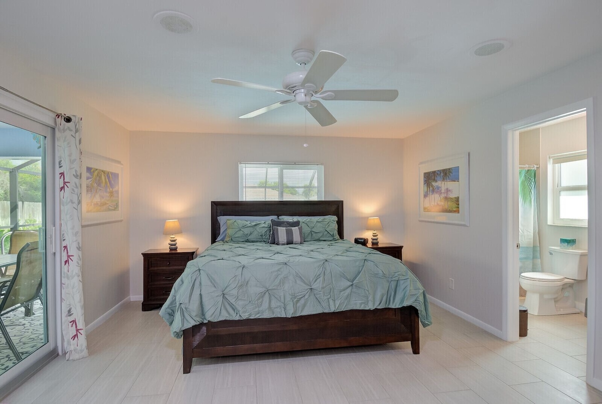 Photo 14 of 3 Bedroom, Huge Pool, Hot Tub, Screened in Lanai in the coveted 500 block
