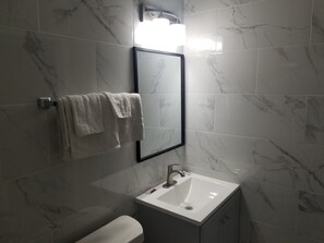 Double Room | Bathroom | Towels