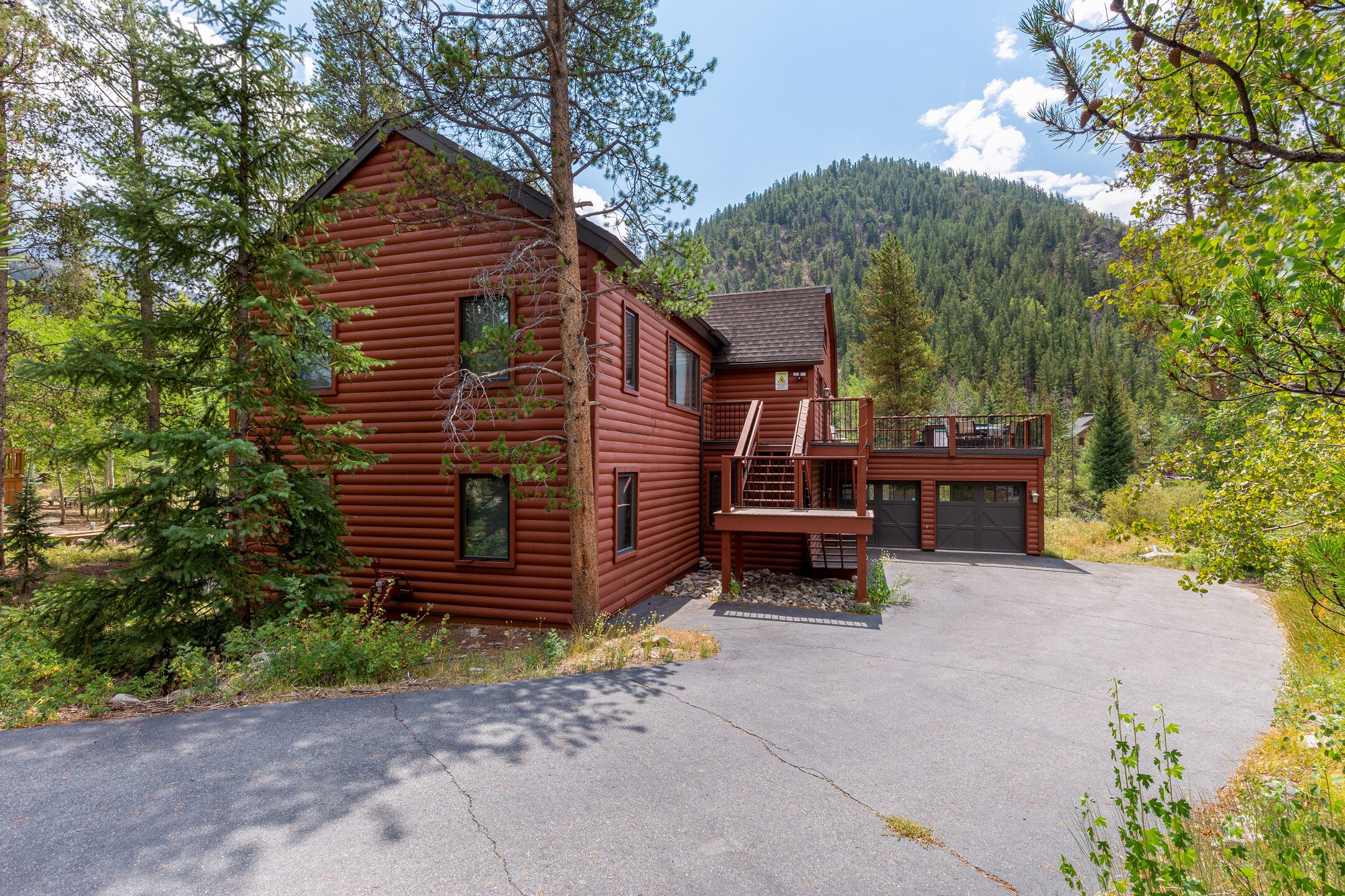 CHIC SKI CABIN, Breathtaking Views, Sleeps 15, Hot Tub, Ski Lift bus included