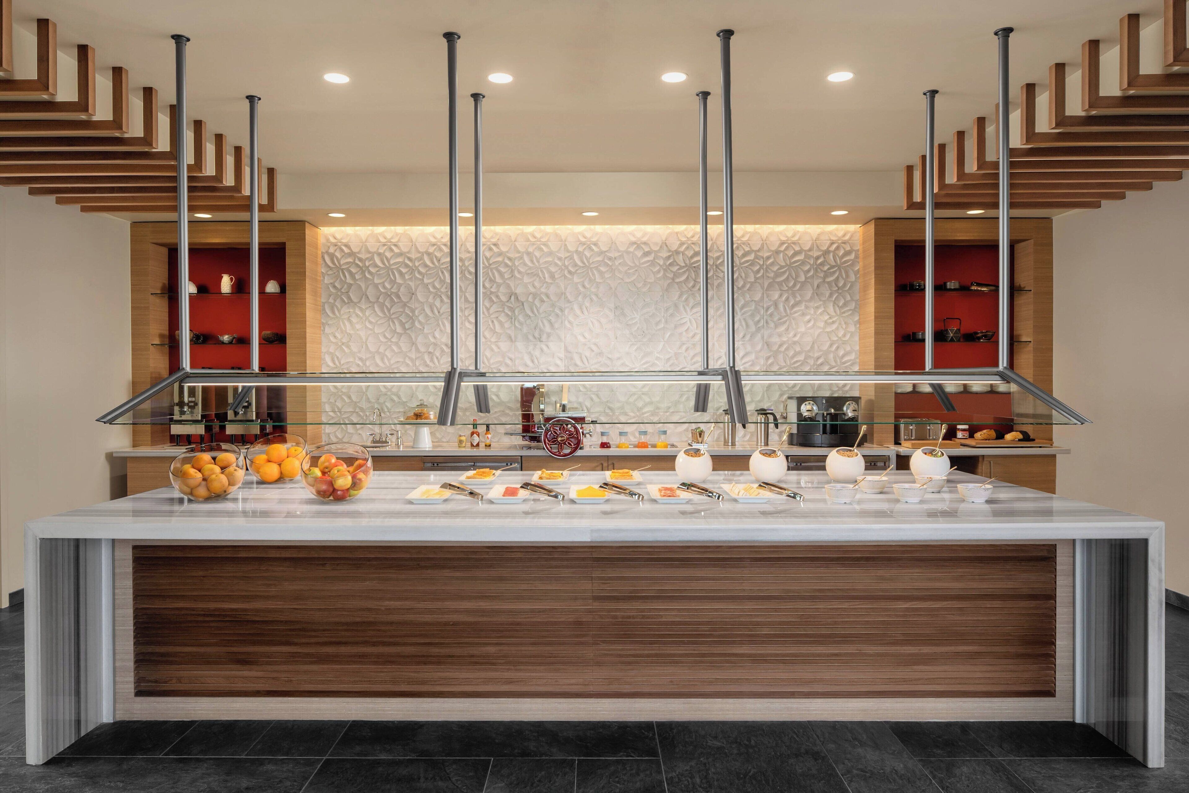 2 restaurants, breakfast served