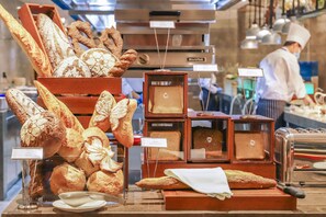 Desayuno buffet todos los días (con cargo)