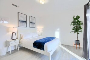 3 bedrooms, WiFi, bed sheets - Hot Tub, Privacy, Fire Pit, Pool Table, Ping Pong, Amazing Views! (Mariposa)
