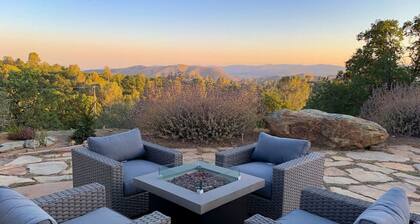 Hot Tub, Privacy, Fire Pit, Pool Table, Ping Pong, Amazing Views!