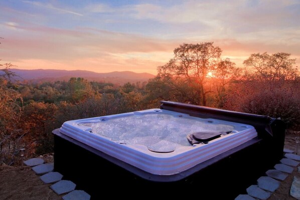 Outdoor spa tub