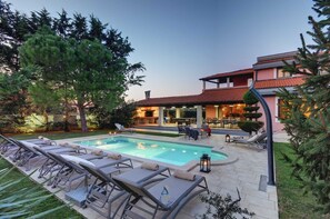 Outdoor pool - Gorgeous 5-BR Villa with private heatable pool near Pula (Fažana)