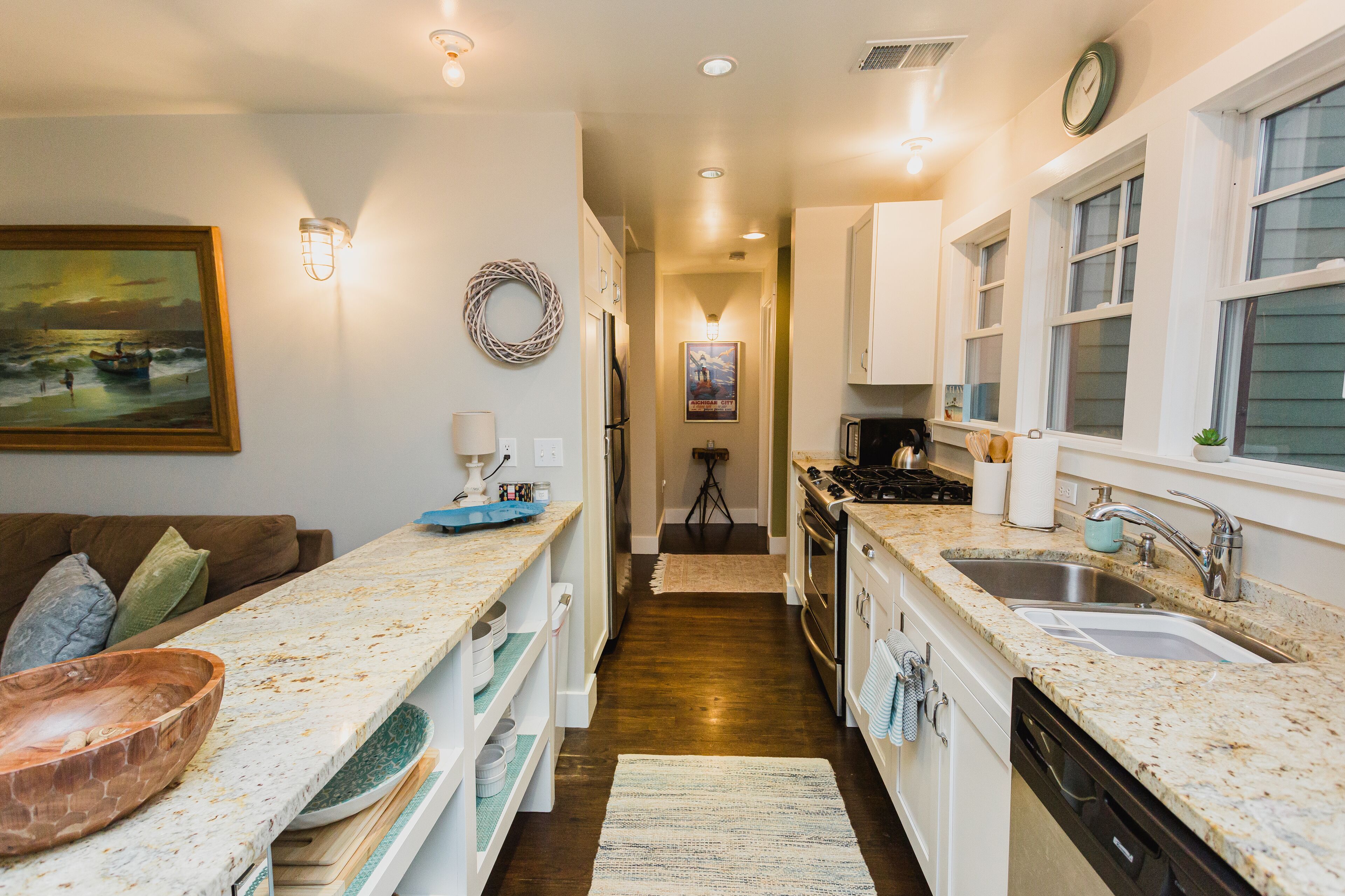 冰箱、微波炉、烤箱、炉灶