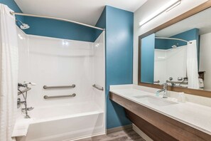 Combined shower/tub, towels - WoodSpring Suites Linden (Linden)