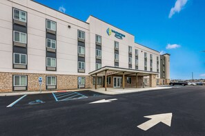 Exterior - WoodSpring Suites Linden (Linden)