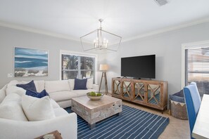 Een smart-tv en boeken