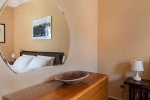 1 bedroom, desk, iron/ironing board, WiFi