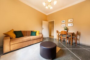 Fladskærms-tv, stereoanlæg