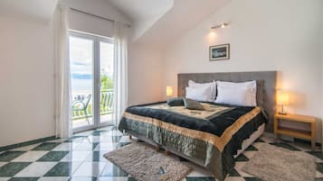 7 makuuhuonetta, työpöytÀ, silitysrauta/-lauta, vauvan matkasÀnky