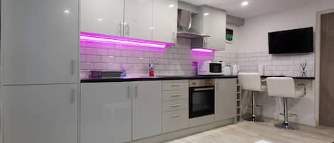 Luxury Apartment, Ensuite (1 bedroom Luxury Apartmen) | Shared kitchen