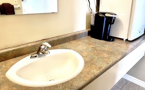 Bathroom sink - Twilight Country Motel (Boyle)