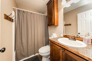 Bathroom - Hikers Haven Near Tech and ANO (Dover)