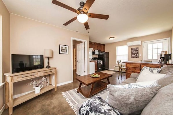 Living area - Hikers Haven Near Tech and ANO (Dover)