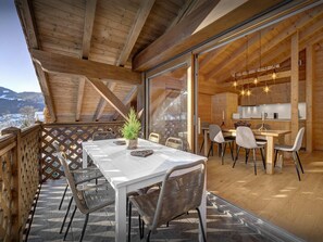 Outdoor dining - Dorealp - superb apartment for 6 in peaceful setting - OVO Network (La Clusaz)