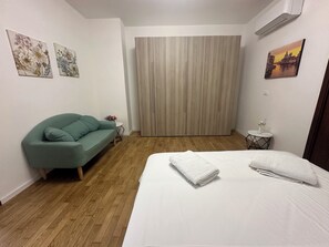 2 bedrooms, desk, iron/ironing board, free WiFi