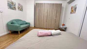 2 Schlafzimmer, Schreibtisch, Bügeleisen/Bügelbrett, kostenloses WLAN