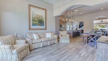 Rumah, 6 kamar tidur | Ruang keluarga | Televisi 36-inci dengan saluran TV kabel