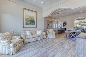 House, 6 Bedrooms | Living room | 36-inch TV with cable channels