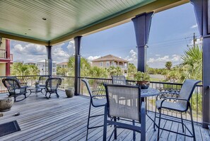 House, 5 Bedrooms | Balcony
