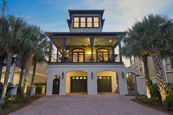 House, 5 Bedrooms | Exterior