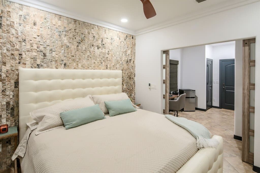 5 bedrooms, desk, iron/ironing board, WiFi