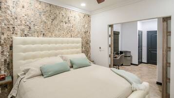 5 bedrooms, desk, iron/ironing board, WiFi