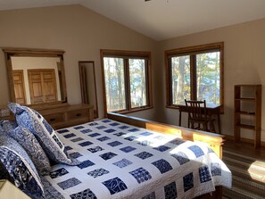 4 slaapkamers, een strijkplank/strijkijzer, wifi, beddengoed