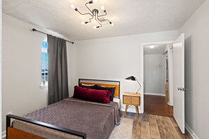 2 bedrooms, free WiFi, bed sheets - 2 Bed Condo across from Toomers Corner and AU Campus (Auburn)