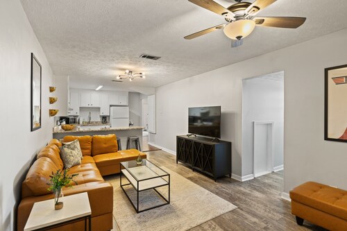 2 Bed Condo across from Toomers Corner and AU Campus