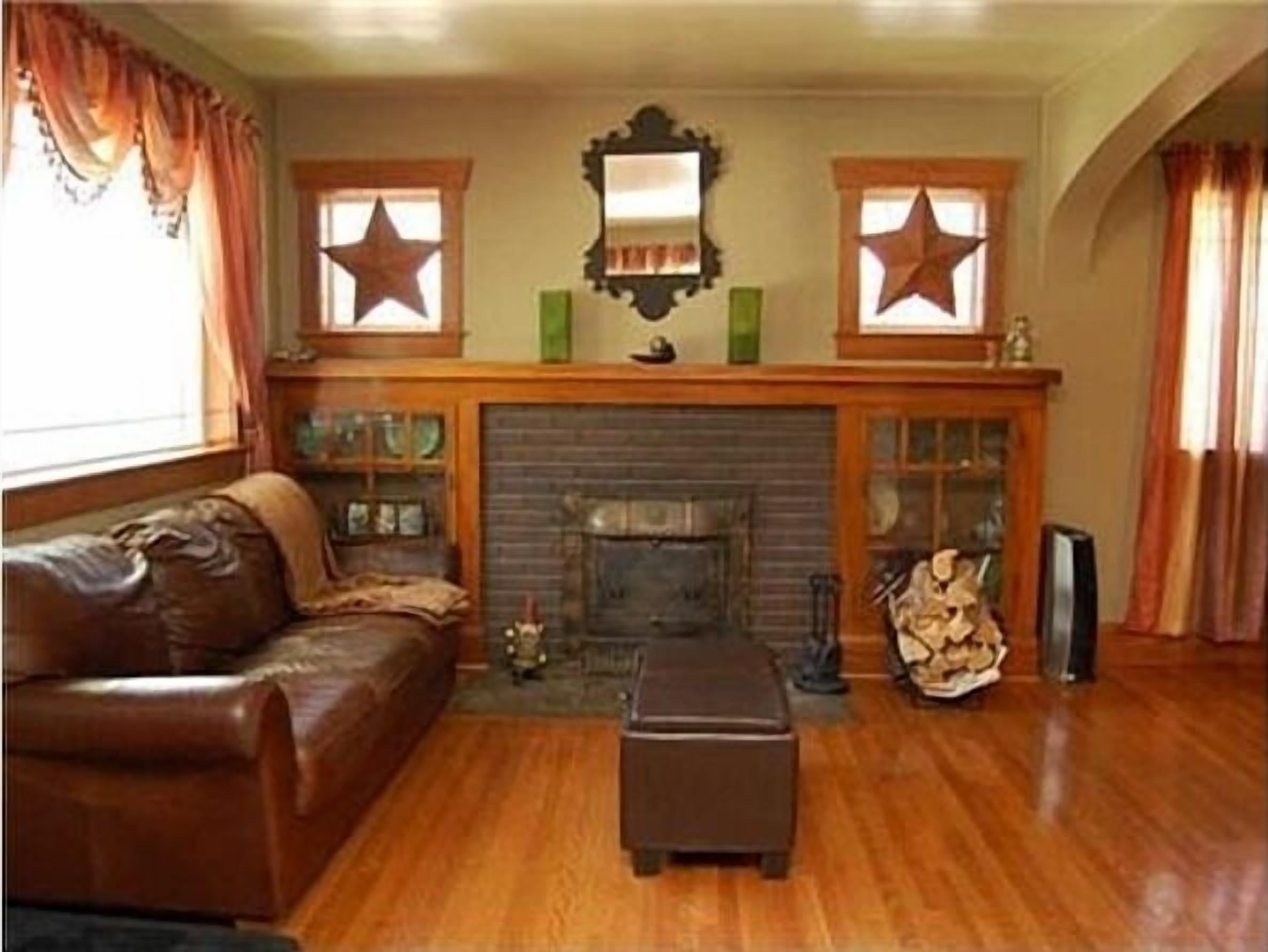 Televisión, chimenea y videoteca 