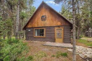 Exterior - Anderson - 22 miles to Yellowstone - Firepit - Close to river (Island Park)