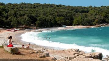 Beach nearby, sun-loungers, beach towels