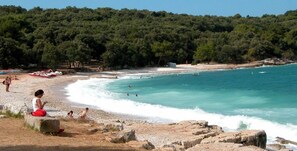 Beach nearby, sun loungers, beach towels