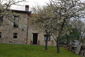 Exterior - Place of peace. (Arroyo de Valdearroyo)