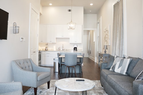 Stunning, Modern 2 BD, 1 Block off St. Charles