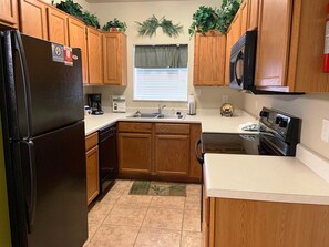 Huoneisto, useita sänkyjä (Cedar Lodge 204) | Yksityinen keittiö | Mikroaaltouuni