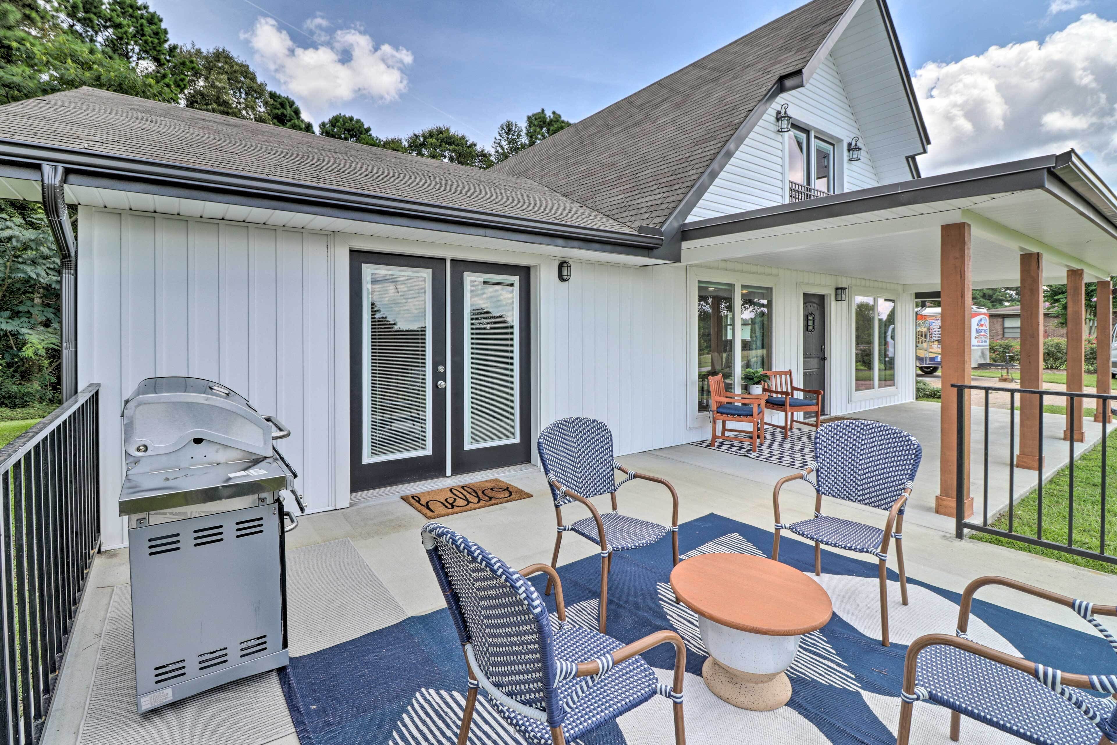 Bismarck Home w/ Fire Pit ~ 1 Mi to Marina & Golf!