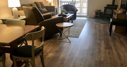 Family condo, walk to ski area, private fishing pond and playground