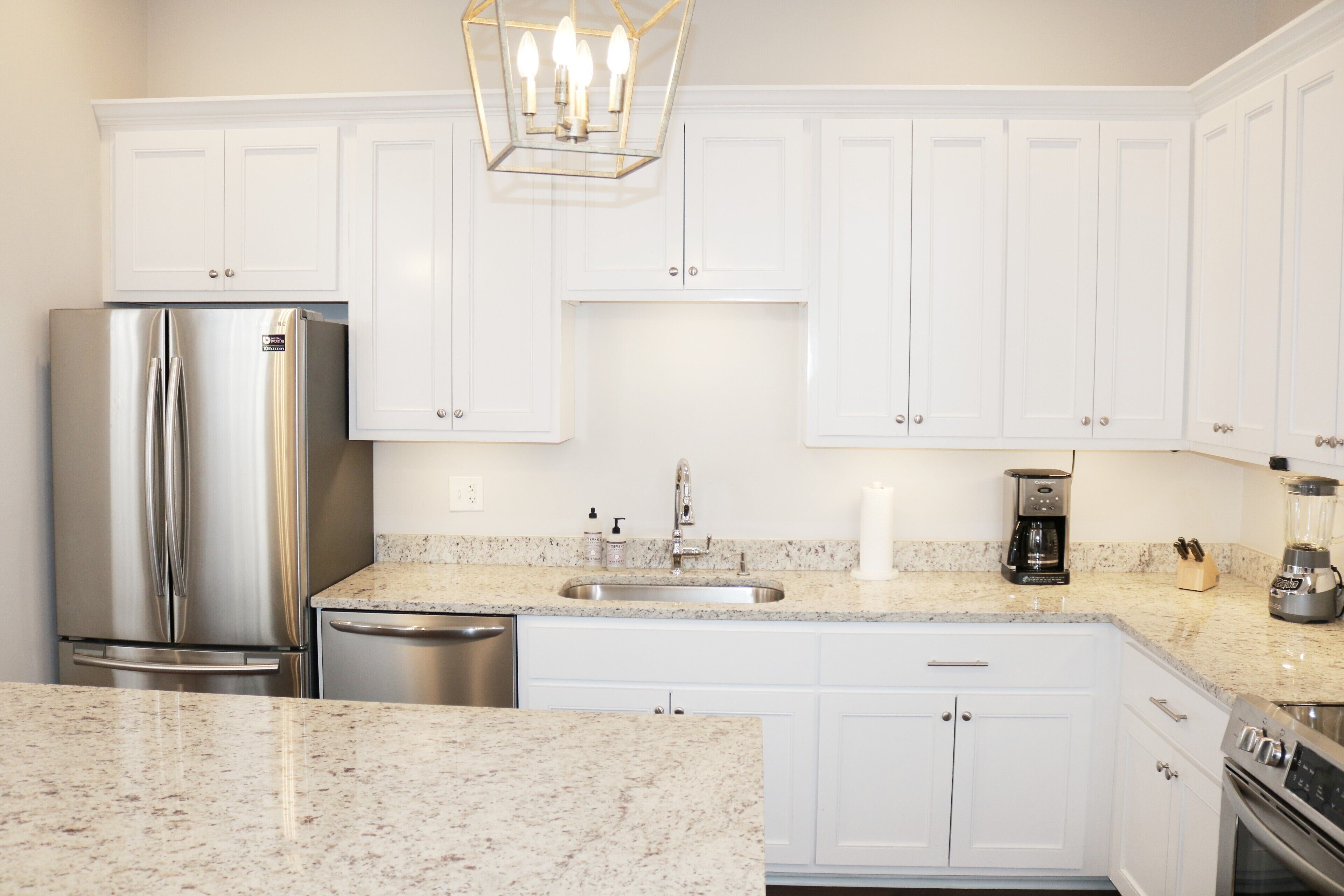 冰箱、微波炉、烤箱、炉灶