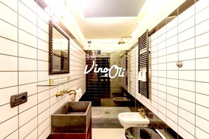 Shower, hair dryer, bidet, towels - Luxury apartment in the Prati neighborhood near the Vatican and the Metro (Roma)